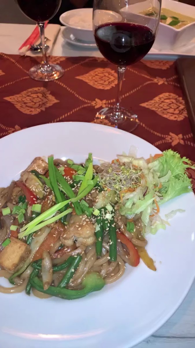 Laai Thai Thai&sushi Restaurant-2